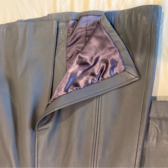 Well made 100% Leather trench coat. Lots of high end details. Size Small. - Picture 4 of 10